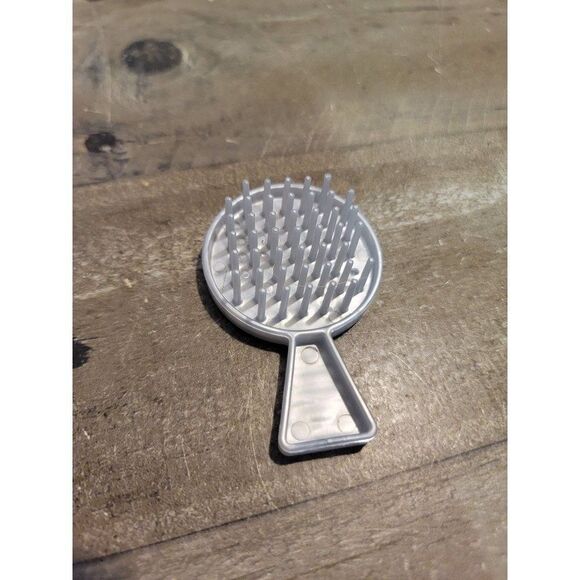 LOL suprise doll brush accessory toy - Picture 3 of 3